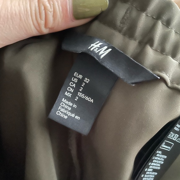 H&M Olive Joggers Size 2 / Size XS - Picture 3 of 5